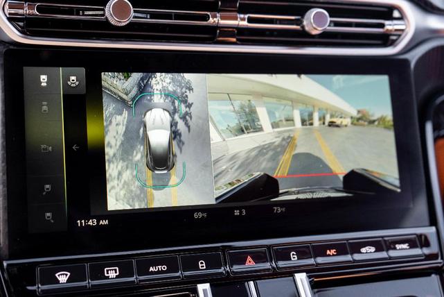 Photo of 2025 Minotaur Green Aston Martin Vantage