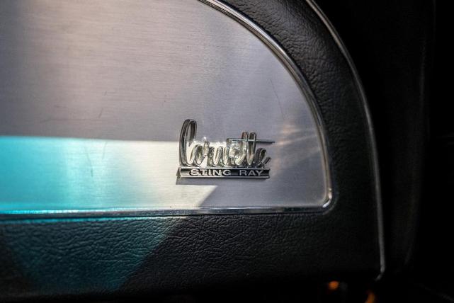 Photo of 1967 Silver Pearl Chevrolet Corvette