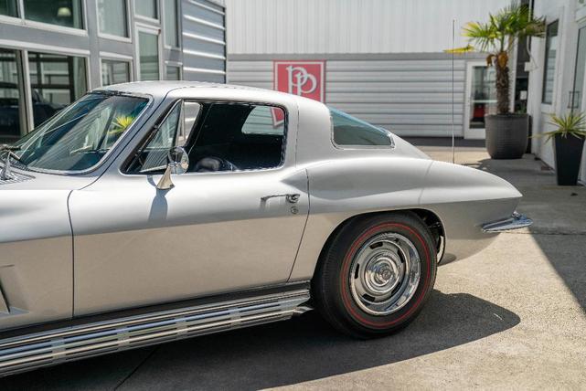 Photo of 1967 Silver Pearl Chevrolet Corvette