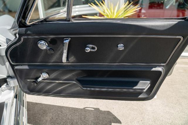 Photo of 1967 Silver Pearl Chevrolet Corvette