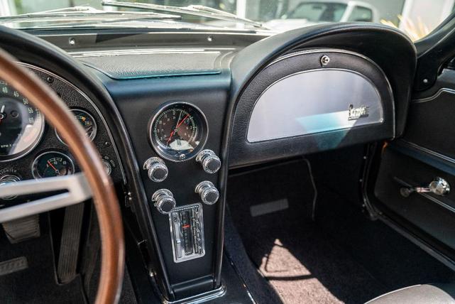 Photo of 1967 Silver Pearl Chevrolet Corvette