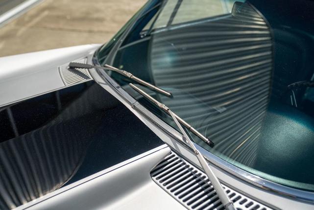 Photo of 1967 Silver Pearl Chevrolet Corvette
