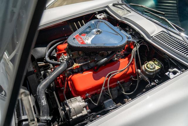 Photo of 1967 Silver Pearl Chevrolet Corvette