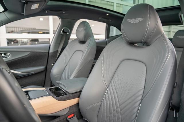 Photo of 2021 Silver Birch Aston Martin DBX