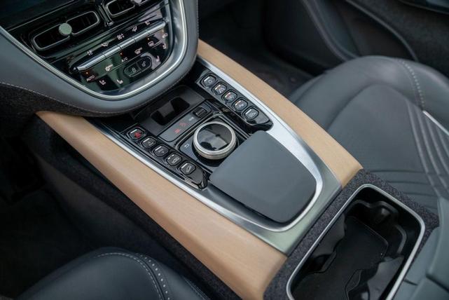 Photo of 2021 Silver Birch Aston Martin DBX