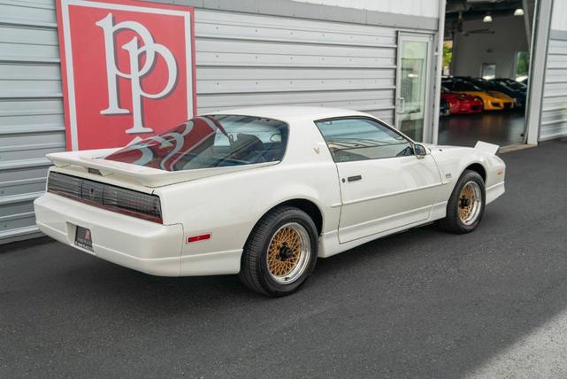 Photo of 1990 White Pontiac Firebird
