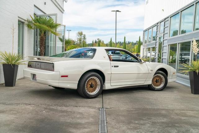 Photo of 1990 White Pontiac Firebird