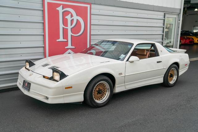 Photo of 1990 White Pontiac Firebird