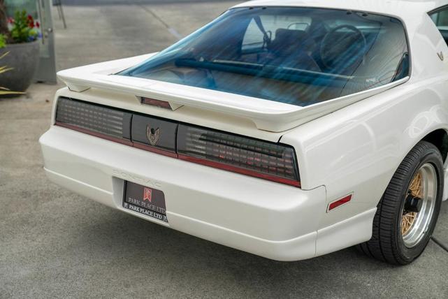 Photo of 1990 White Pontiac Firebird