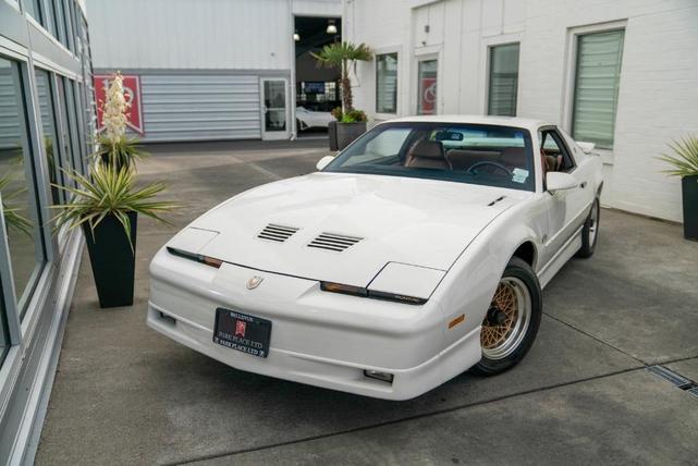 Photo of 1990 White Pontiac Firebird