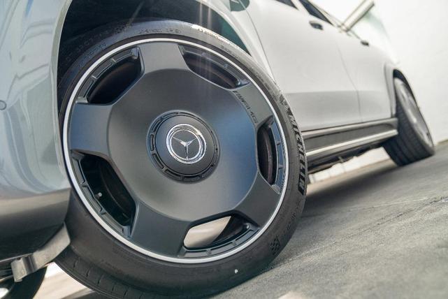 Photo of 2021 Gray Metallic Mercedes-Benz AMG GLS 63