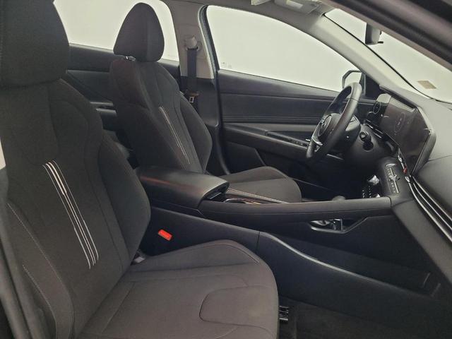 Photo of 2023 Onyx Black Hyundai ELANTRA