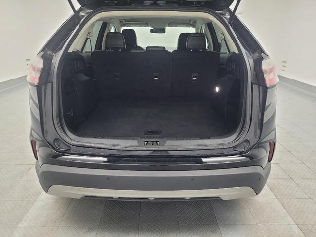 Photo of 2023 Agate Black Metallic Ford Edge