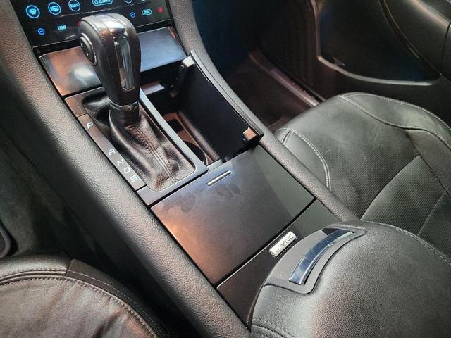 Photo of 2015 White Platinum Metallic Tri-Coat Ford Taurus