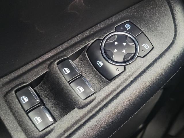 Photo of 2024 White Ford Edge