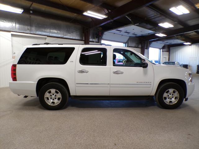 Photo of 2013 White Diamond Tricoat Chevrolet Suburban