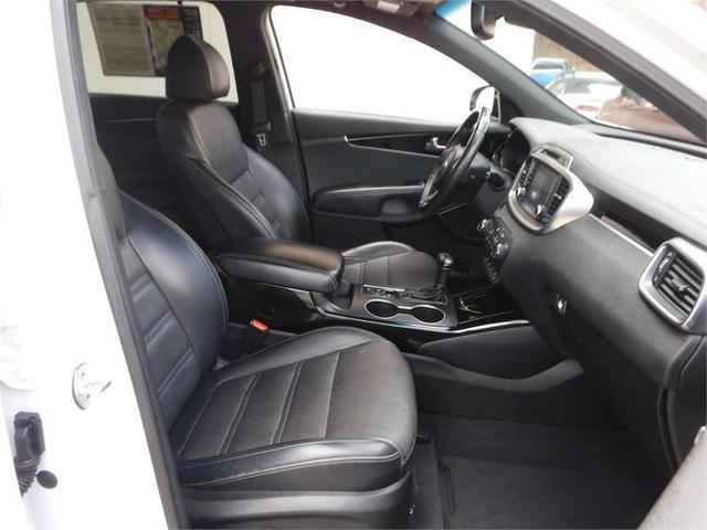 Photo of 2018 White Kia Sorento