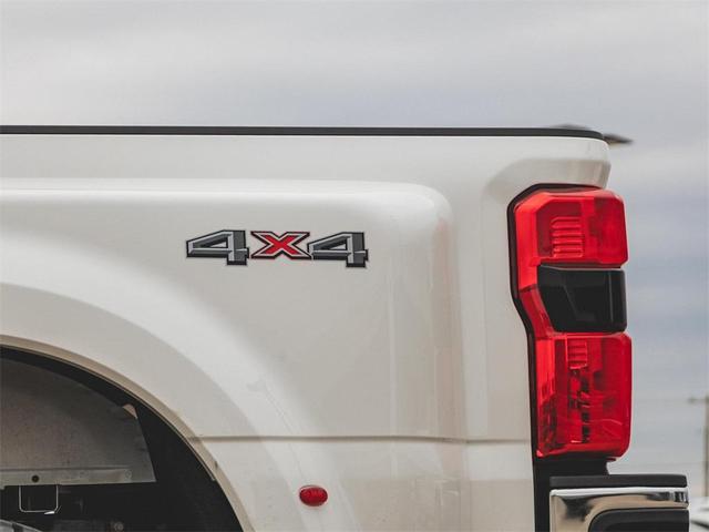 Photo of 2025 Star White Ford F-450