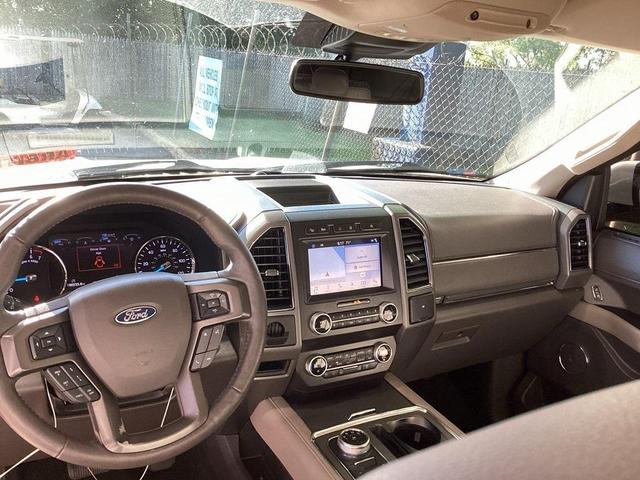 Photo of 2019 White Platinum Ford Expedition