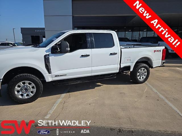 Photo of 2023 Oxford White Ford F-250