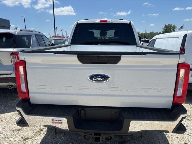Photo of 2023 Oxford White Ford F-250