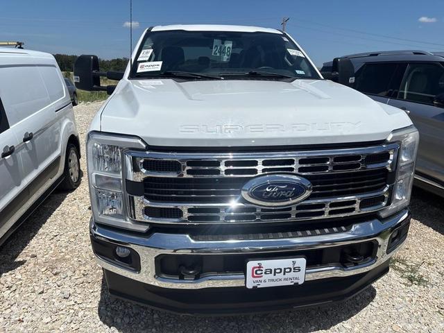 Photo of 2023 Oxford White Ford F-250
