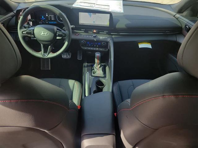 Photo of 2025 Atlas White Hyundai ELANTRA