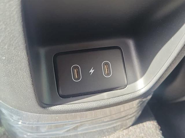 Photo of 2025 Atlas White Hyundai ELANTRA