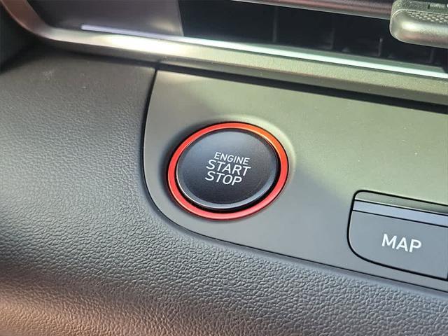 Photo of 2025 Atlas White Hyundai ELANTRA