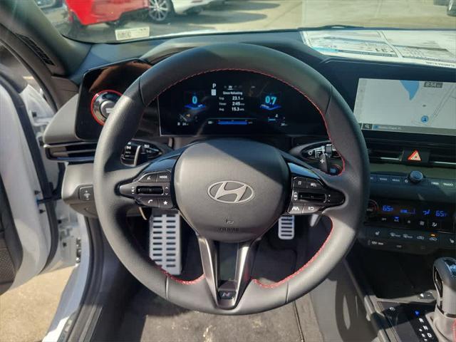 Photo of 2025 Atlas White Hyundai ELANTRA