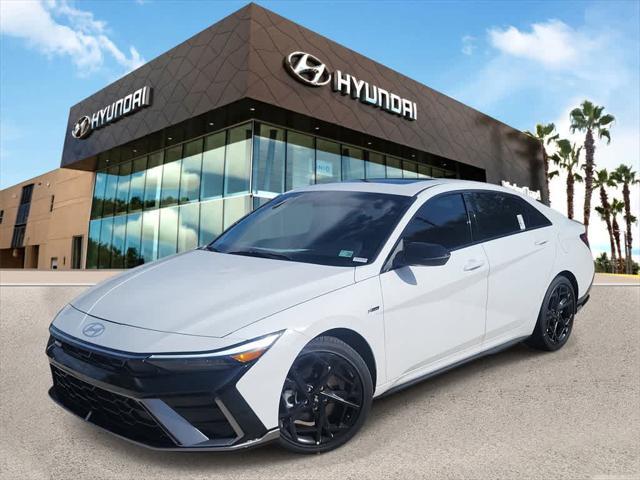 Photo of 2025 Atlas White Hyundai ELANTRA