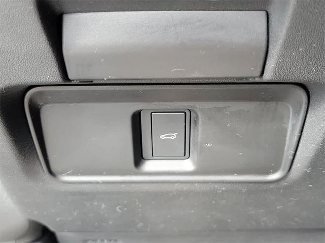 Photo of 2024 Silver Land Rover Discovery Sport