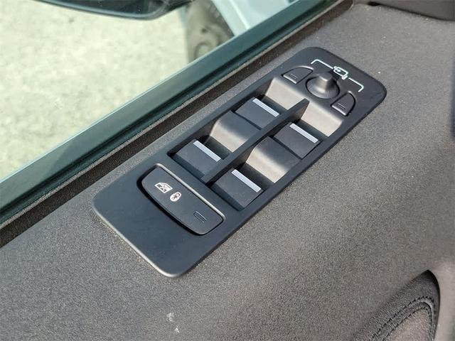 Photo of 2024 Silver Land Rover Discovery Sport