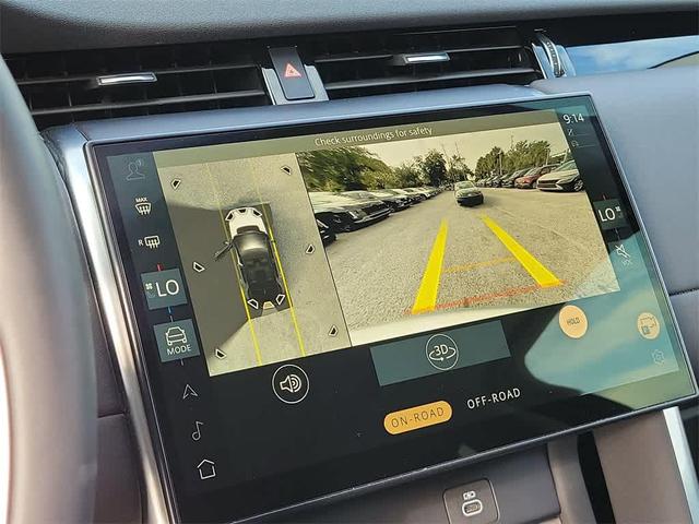 Photo of 2024 Silver Land Rover Discovery Sport