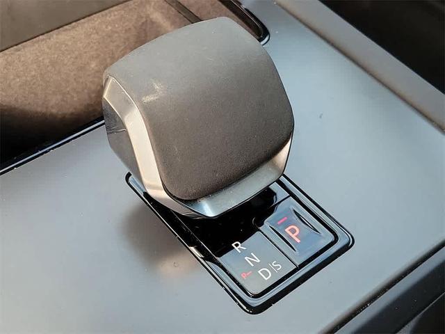 Photo of 2024 Silver Land Rover Discovery Sport