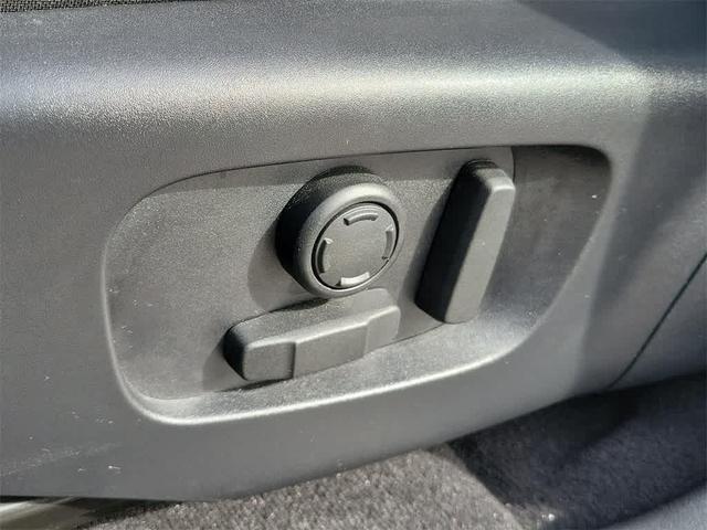 Photo of 2024 Silver Land Rover Discovery Sport