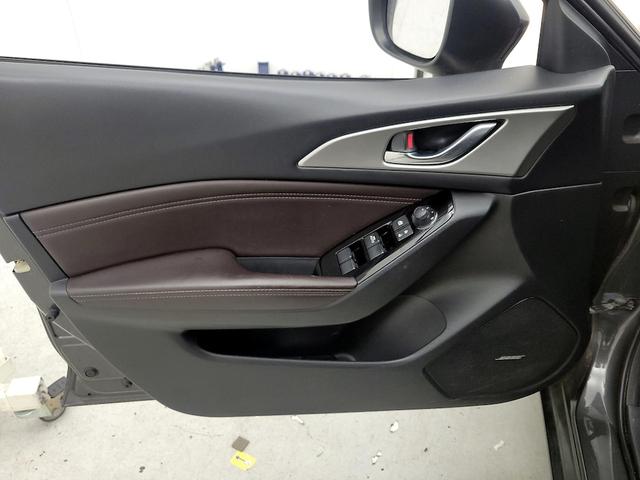 Photo of 2018 Gray Mazda Mazda3