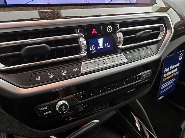 Photo of 2024 White BMW X4