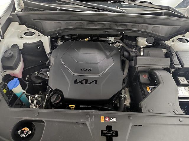 Photo of 2023 White Kia Telluride