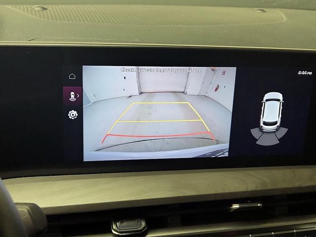 Photo of 2023 White Kia Telluride