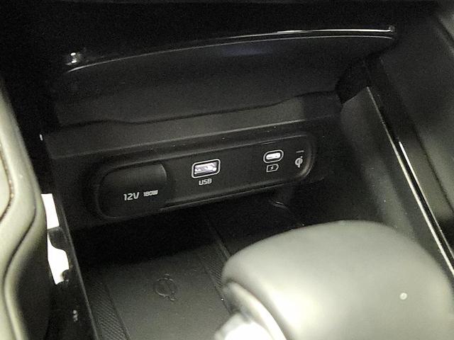 Photo of 2023 White Kia Telluride