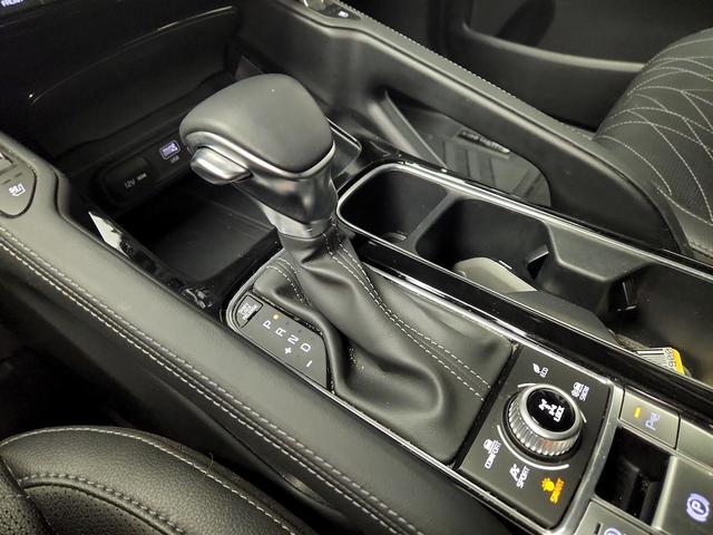 Photo of 2023 White Kia Telluride