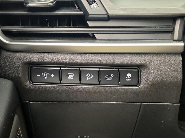 Photo of 2023 White Kia Telluride