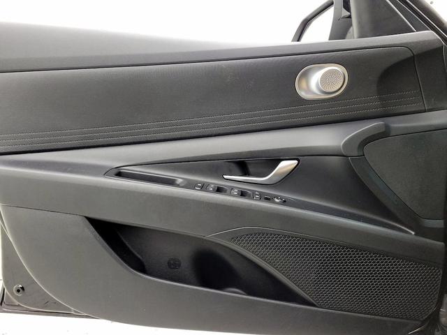 Photo of 2023 Black Hyundai ELANTRA