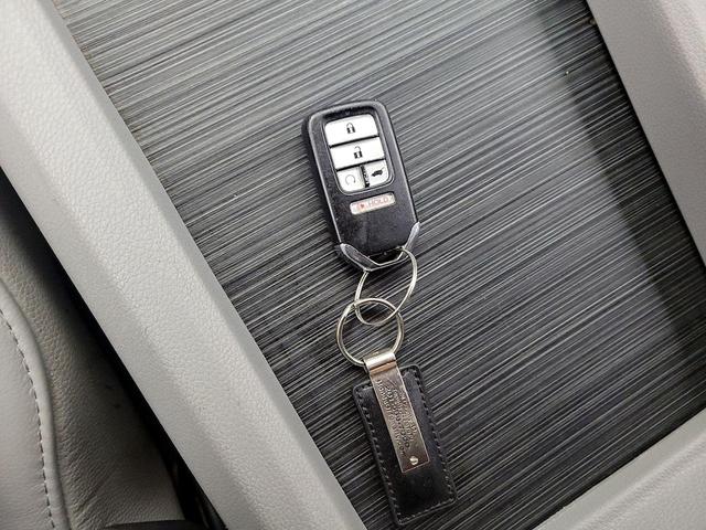 Photo of 2021 Silver Honda Pilot