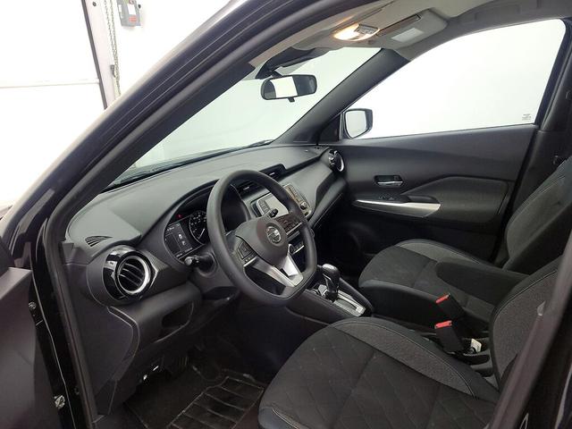 Photo of 2020 Black Nissan Kicks