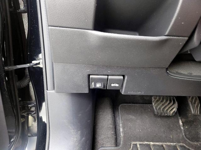 Photo of 2020 Black Nissan Kicks