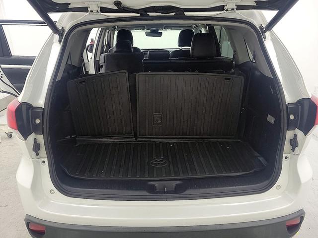 Photo of 2019 White Toyota Highlander