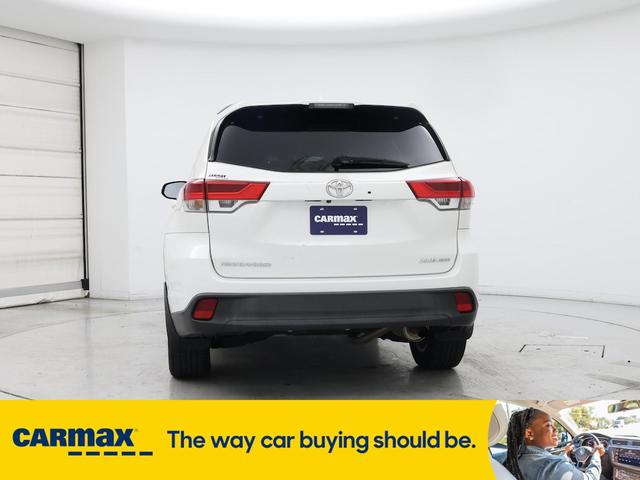 Photo of 2019 White Toyota Highlander