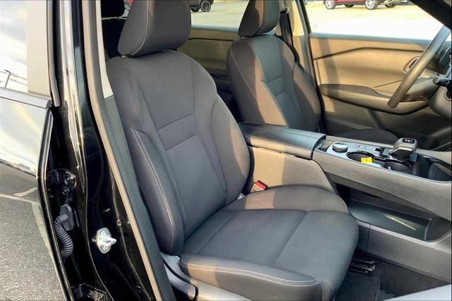 Photo of 2024 Super Black Nissan Rogue